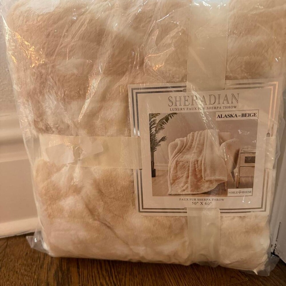 Sheridian Luxury Faux Fur Sherpa Throw in Alaska Beige